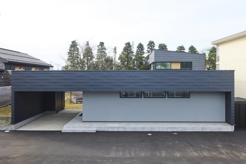 正面から見た外観